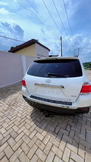 Toyota Highlander Limited 3.5l 4WD 2013 White