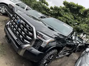 Toyota Tundra Platinum 2022 Black