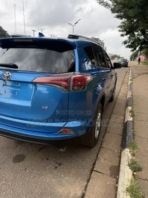 Toyota RAV4 LE AWD (2.5L 4cyl 6A) 2016 Blue