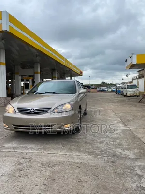 Toyota Camry 2005 Gold