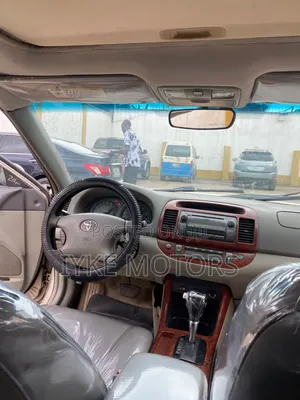 Toyota Camry 2005 Gold