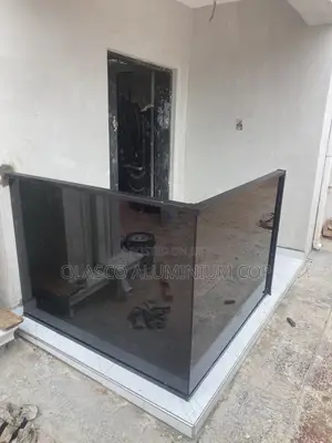 Handrails With 10mm Glass