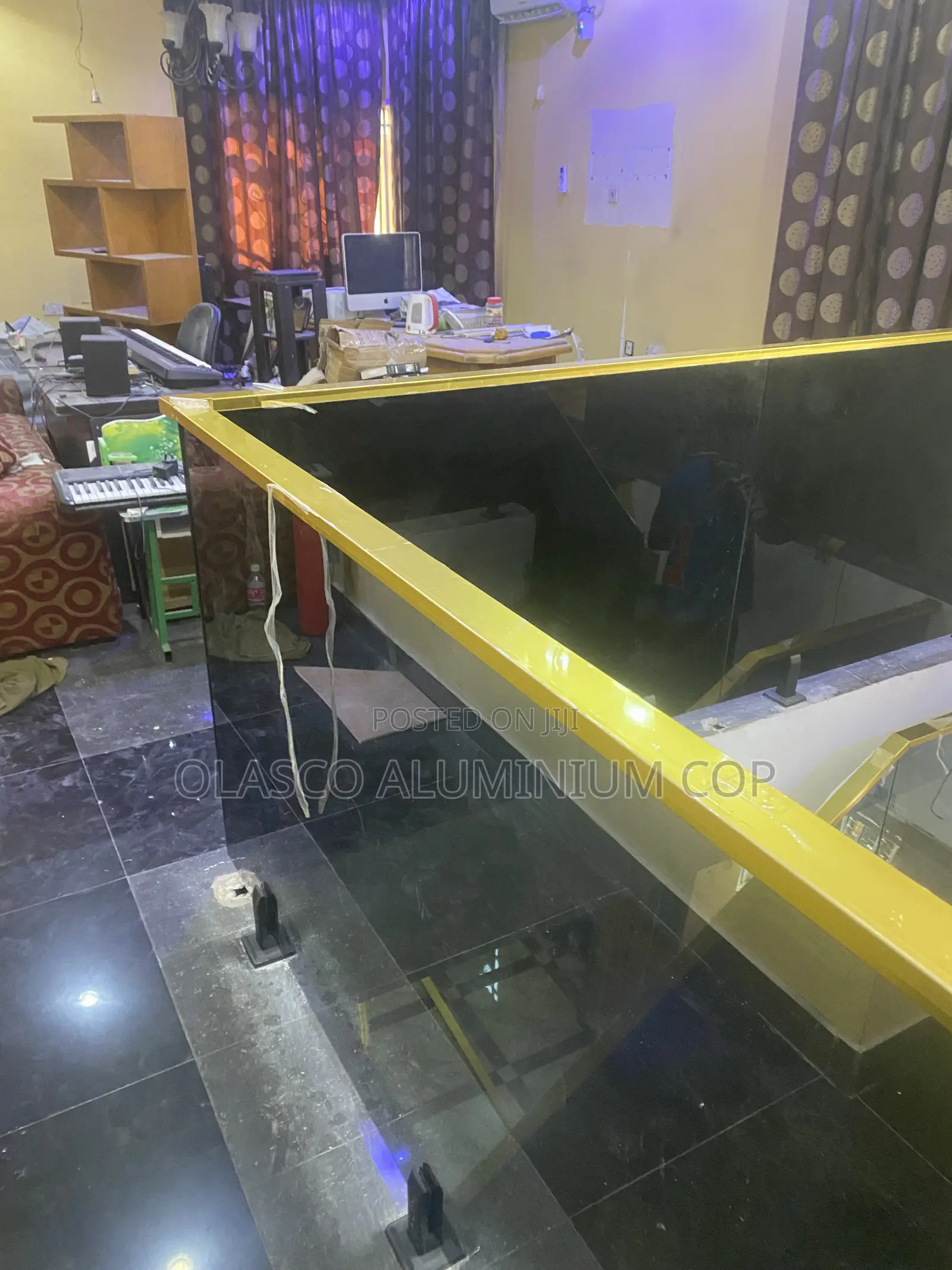 Handrails With 10mm Gray Reflective Glass
