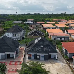 4bdrm Bungalow in Obafemi-Owode for sale