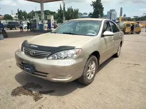 Toyota Camry 2004 Gold
