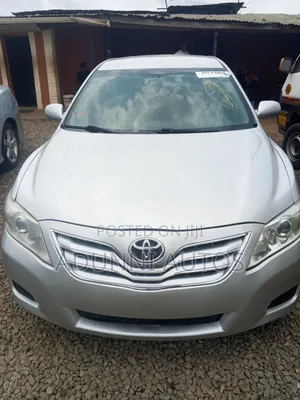 Toyota Camry LE 4dr Sedan (2.5L 4cyl 6A) 2011 Silver