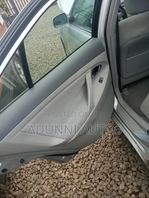 Toyota Camry LE 4dr Sedan (2.5L 4cyl 6A) 2011 Silver
