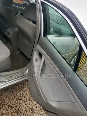 Toyota Camry LE 4dr Sedan (2.5L 4cyl 6A) 2011 Silver