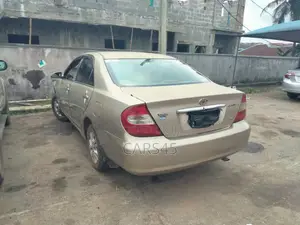 Toyota Camry 2004 Gold