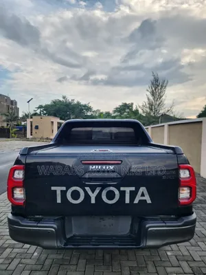 Toyota Hilux 2021 Black