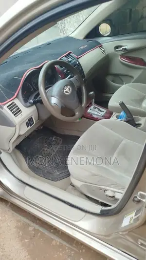 Toyota Corolla 2010 Gold