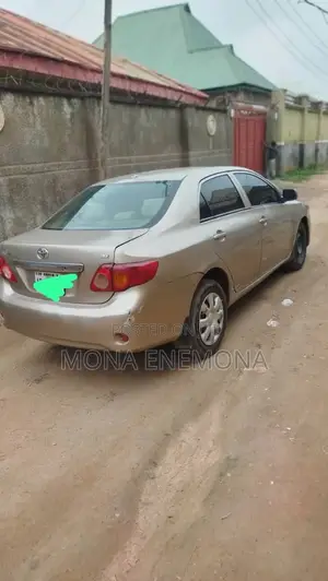 Toyota Corolla 2010 Gold