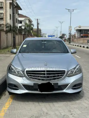 Mercedes-Benz E200 2014 Blue