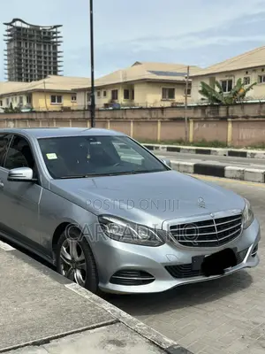 Mercedes-Benz E200 2014 Blue