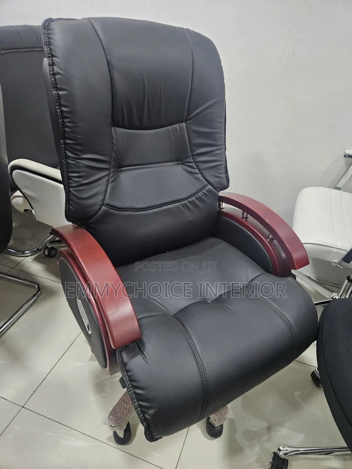 Super Executive Chair With Reclining Back