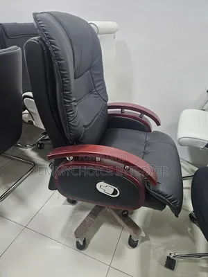 Super Executive Chair With Reclining Back