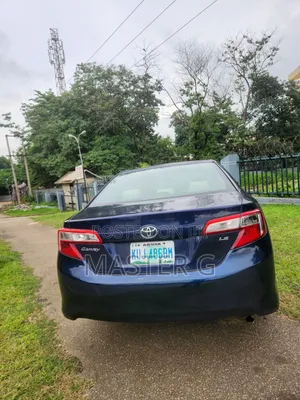 Toyota Camry LE 4dr Sedan (2.5L 4cyl 6A) 2013 Blue