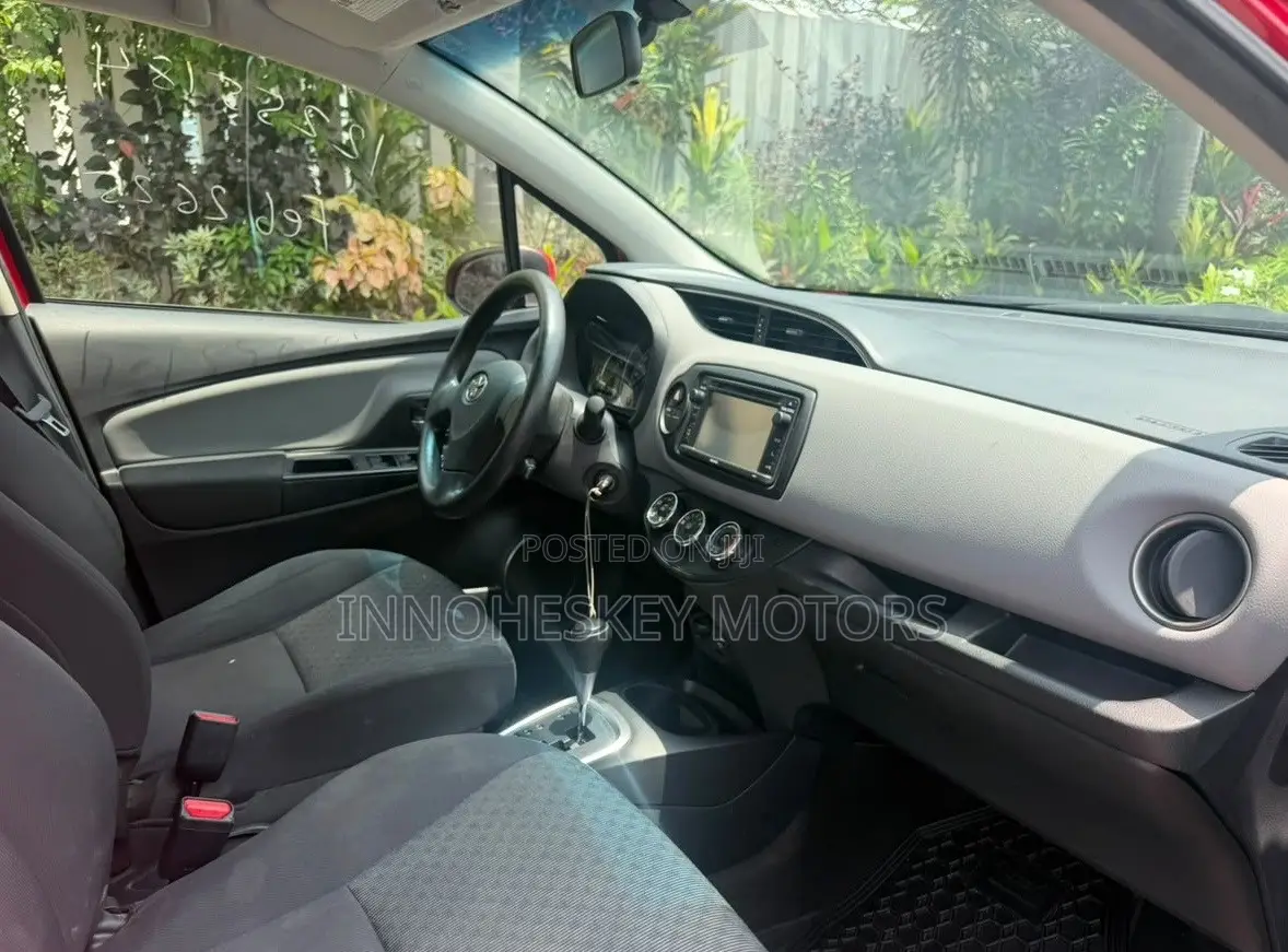 Toyota Yaris LE Hatchback 5dr 2015 Red