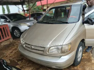 Toyota Sienna 2002 Gold