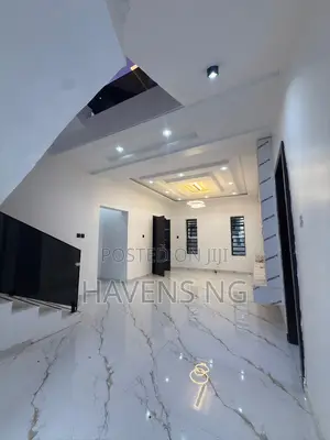 4bdrm Penthouse in Old Bodija for sale
