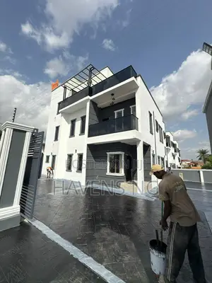 4bdrm Penthouse in Old Bodija for sale