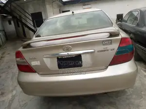 Toyota Camry LE 4dr Sedan (2.4L 4cyl 4A) 2004 Gold