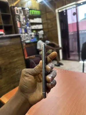 Apple iPhone X 64 GB White