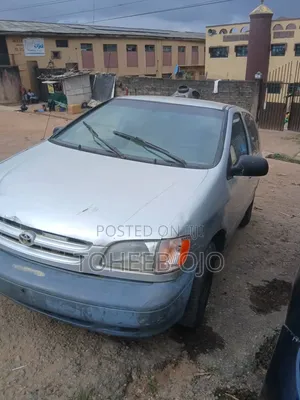 Toyota Sienna 1999 Silver