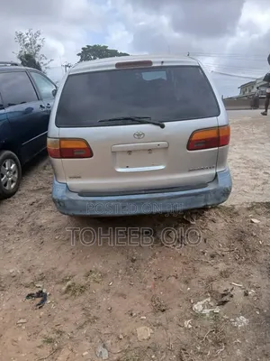 Toyota Sienna 1999 Silver