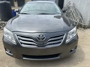 Toyota Camry LE 4dr Sedan (2.5L 4cyl 6A) 2011 Gray