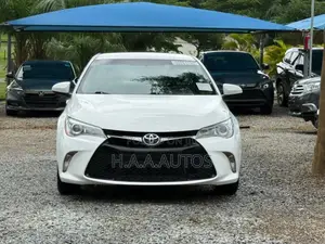 Toyota Camry SE 4dr Sedan (2.5L 4cyl 6A) 2017 White