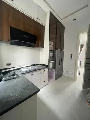 4bdrm Duplex in Ikota for sale