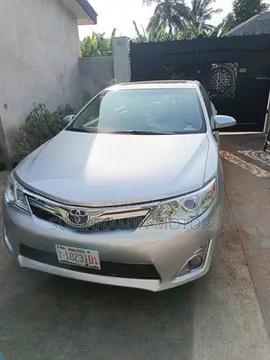Toyota Camry XLE 4dr Sedan (2.5L 4cyl 6A) 2012 Silver