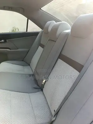 Toyota Camry XLE 4dr Sedan (2.5L 4cyl 6A) 2012 Silver