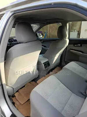 Toyota Camry XLE 4dr Sedan (2.5L 4cyl 6A) 2012 Silver