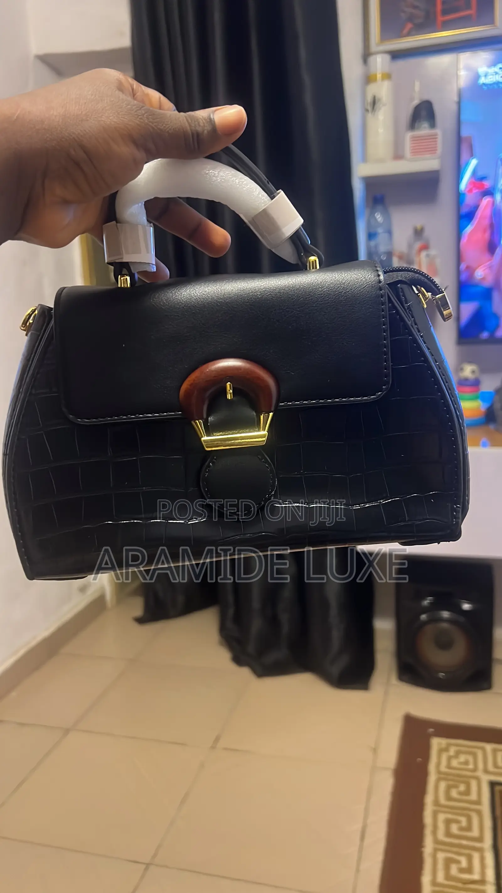 * Luxe Elegance Handbag