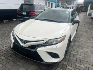 Toyota Camry 2018 White