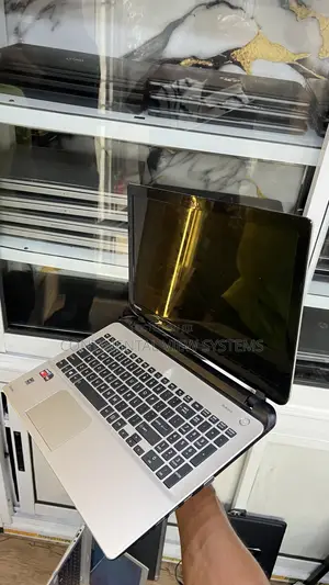 Laptop Toshiba Satellite L50D 8GB AMD A6 HDD 320GB