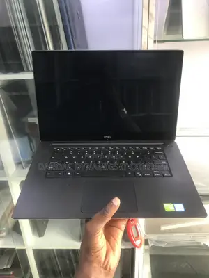 Laptop Dell Precision 5530 16GB Intel Xeon SSD 512GB