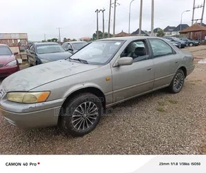 Toyota Camry LE 4dr Sedan (2.2L 4cyl 4A) 2000 Gray
