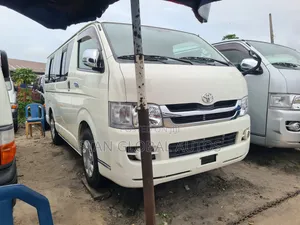 Toyota HiAce 2010 White