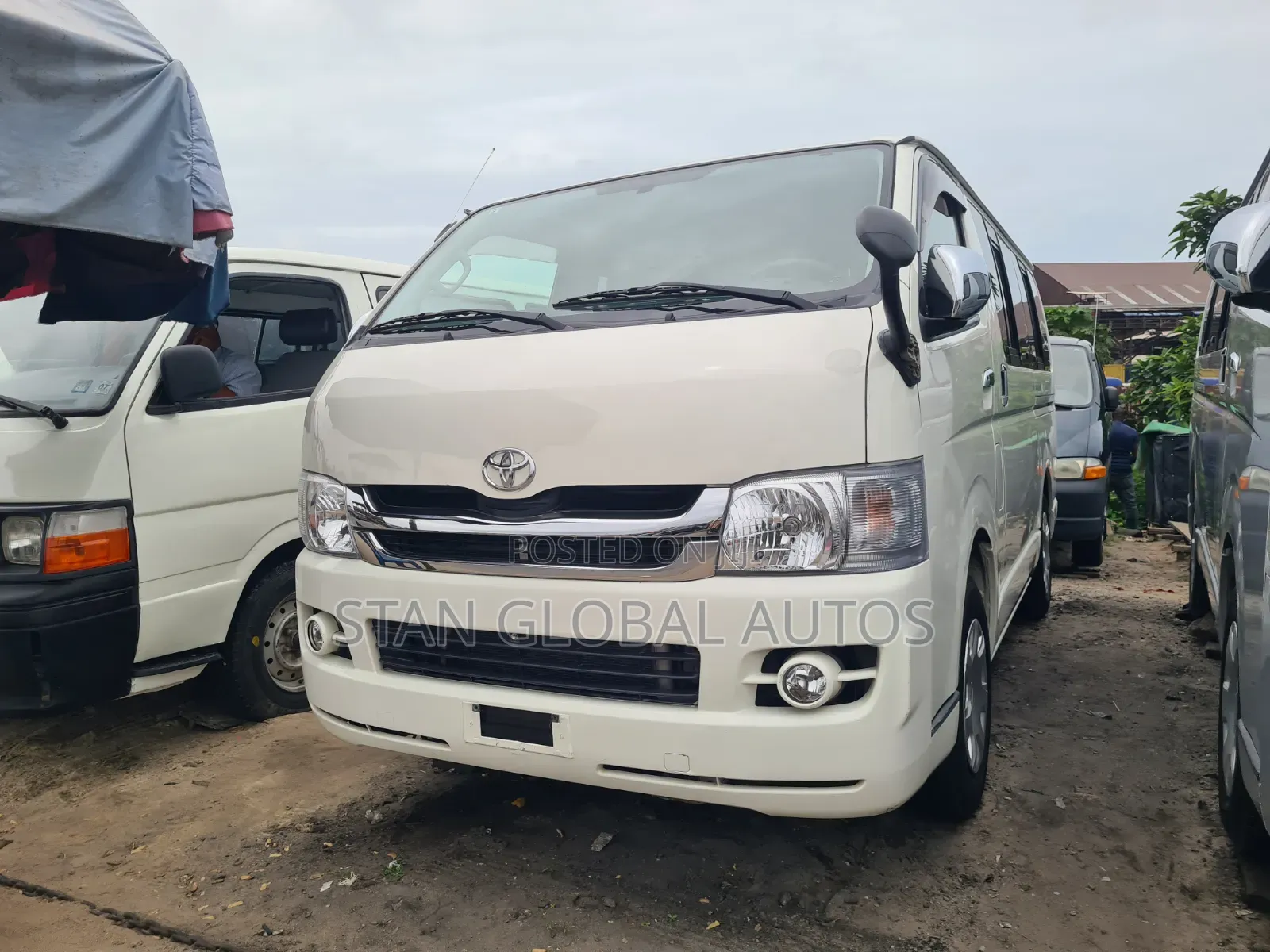 Toyota HiAce 2010 White