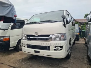 Toyota HiAce 2010 White