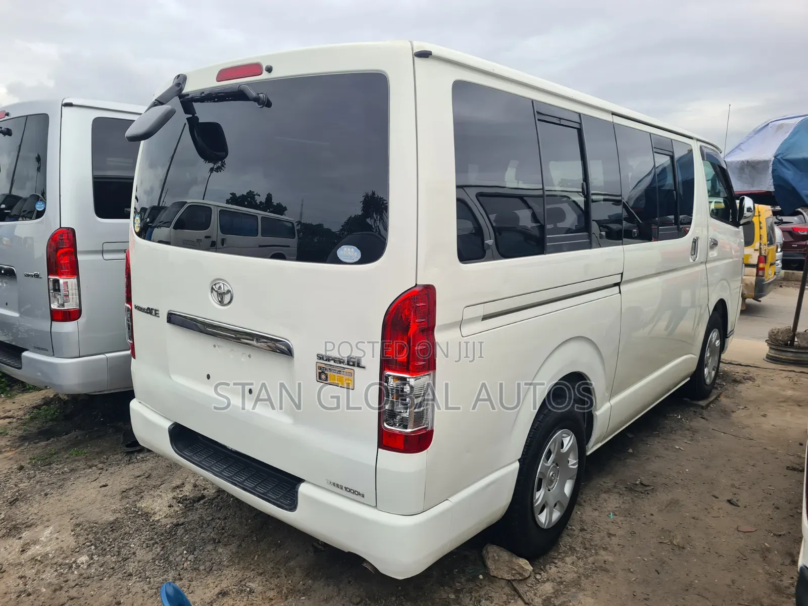 Toyota HiAce 2010 White