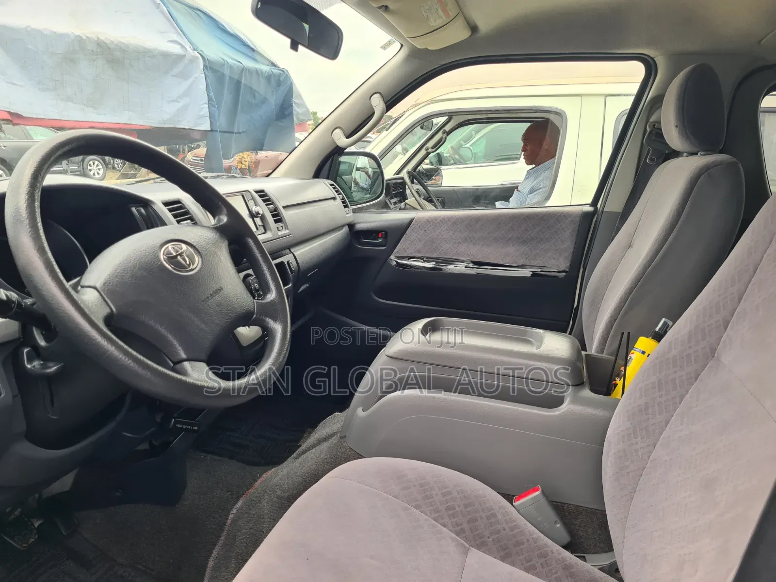 Toyota HiAce 2010 White