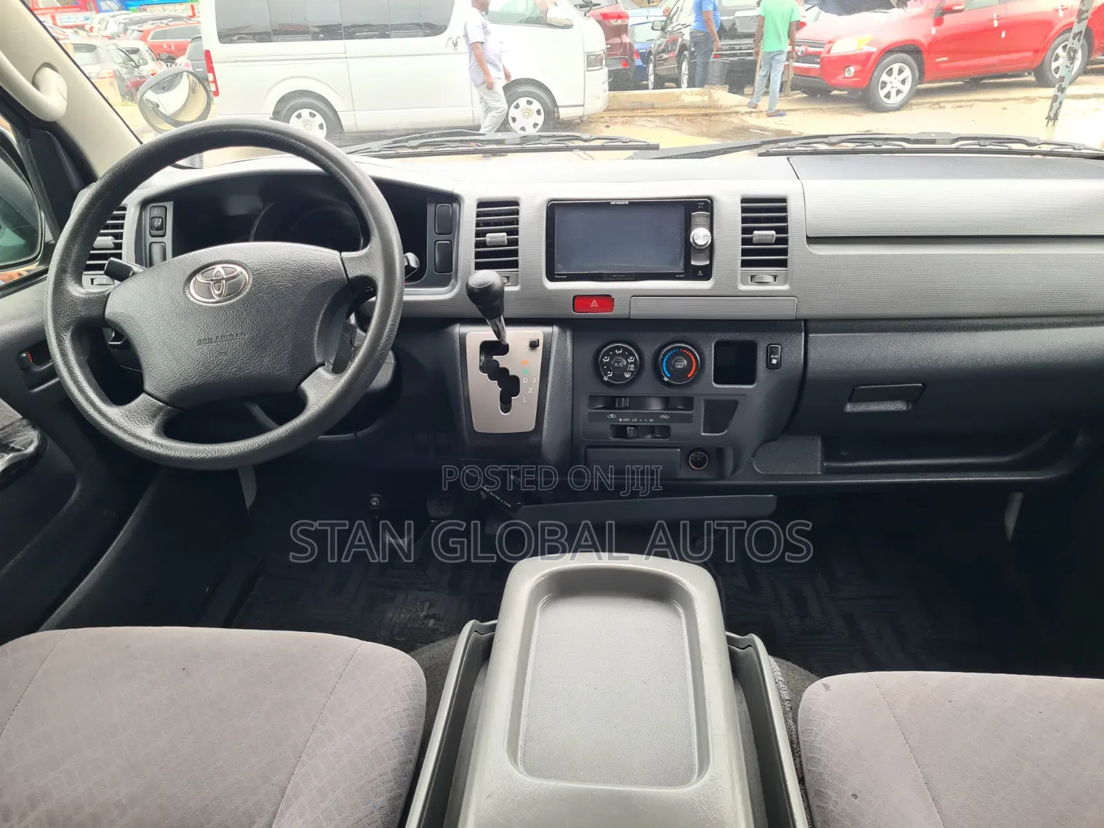 Toyota HiAce 2010 White
