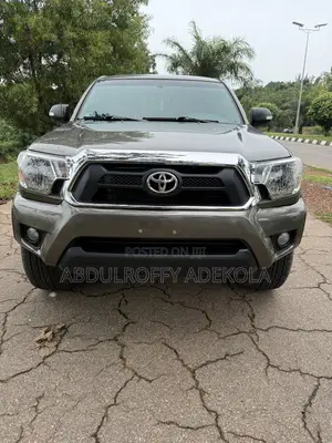 Toyota Tacoma 4dr Access Cab 4WD 6.1 ft. SB (2.7L 4cyl 5M) 2015 Brown