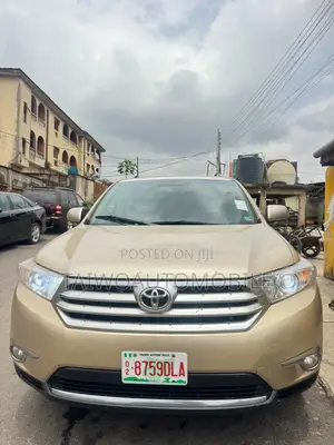 Toyota Highlander Limited 2012 Gold