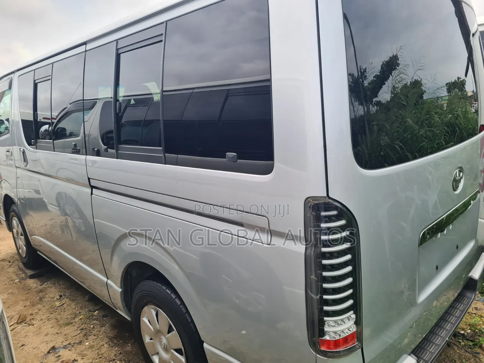 Toyota HiAce 2012 Silver