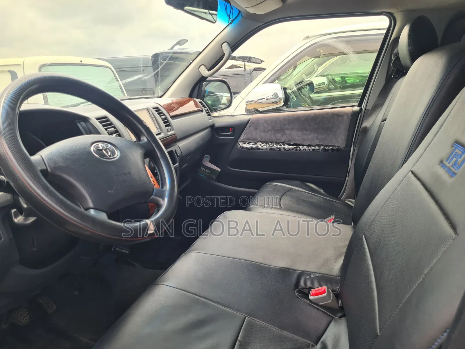 Toyota HiAce 2012 Silver